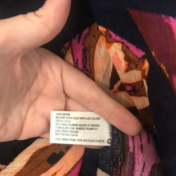 Mossimo Navy Ruffle Back Cut-out Flowy Spaghetti Strap top Size M GUC - Picture 6 of 8